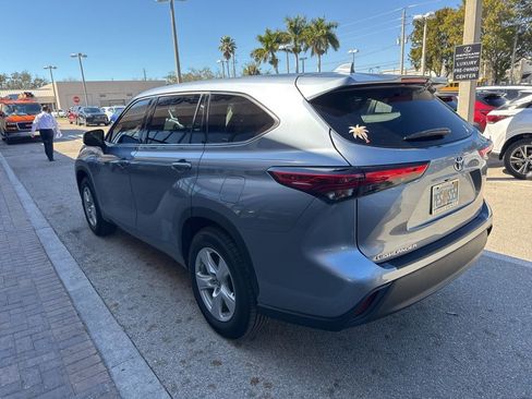 Used 2021 Toyota Highlander LE image 9
