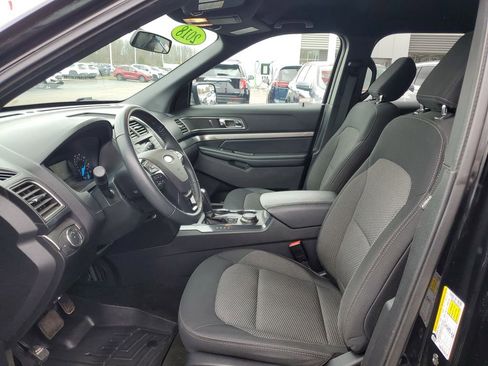 Used 2018 Ford Explorer XLT image 8