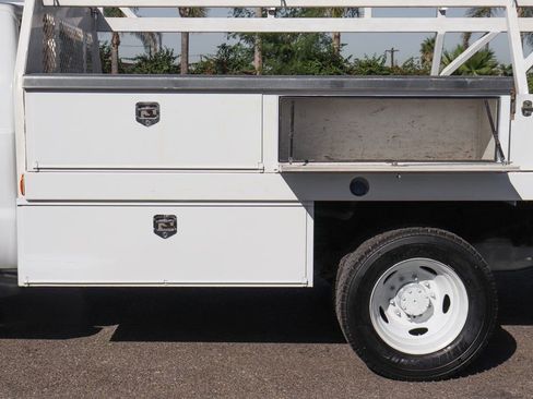 Used 2015 Ford F550 2WD Regular Cab Super Duty image 6