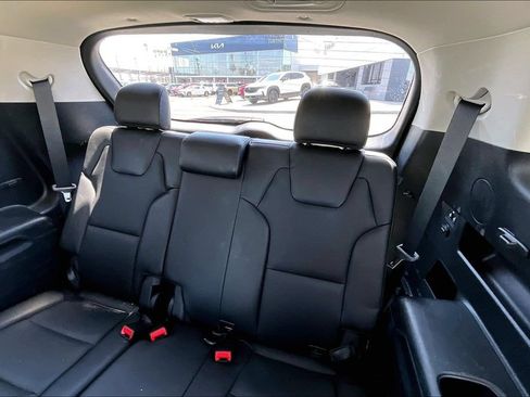 Used 2023 Kia Telluride S AWD/4WD image 18
