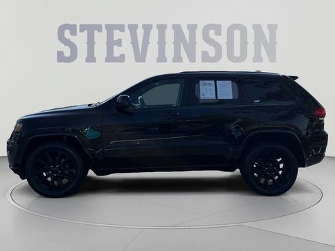 Used 2017 Jeep Grand Cherokee Altitude AWD/4WD image 2