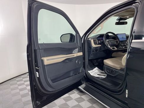 Used 2023 Ford Expedition Limited image 16
