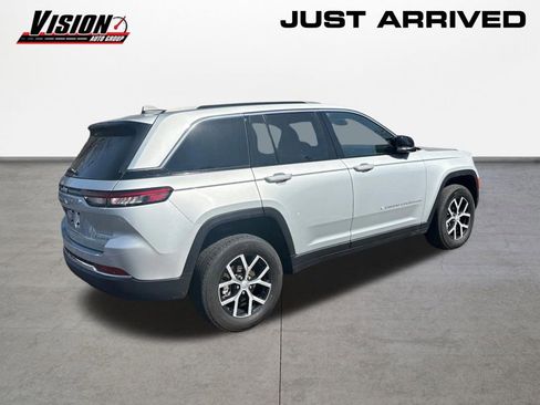 Used 2024 Jeep Grand Cherokee Limited image 5