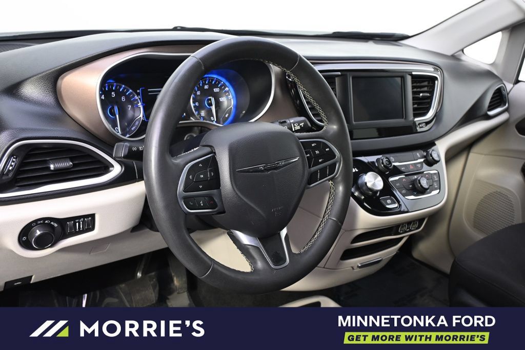 Used 2023 Chrysler Voyager LX FWD image 9