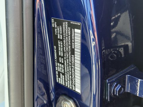 Certified 2023 Porsche Macan AWD/4WD image 38