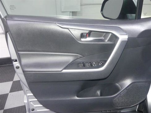 Used 2019 Toyota RAV4 XLE w/ Convenience Package image 18