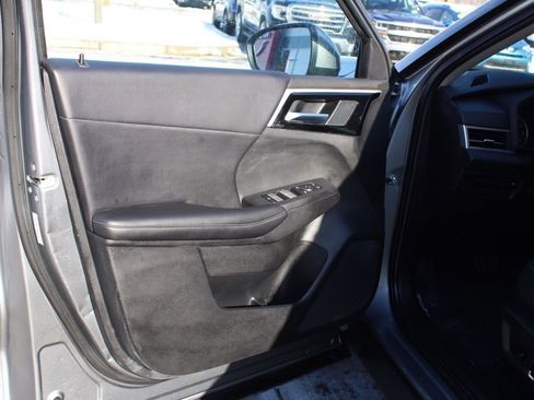 Used 2022 Mitsubishi Outlander SE image 19