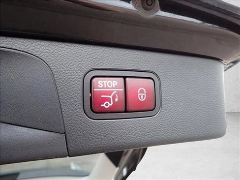 Used 2021 Mercedes-Benz GLC 300 4MATIC image 7