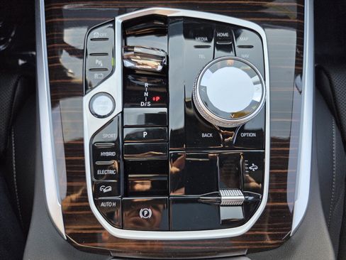 New 2026 BMW X5 xDrive50e w/ Executive Package image 25