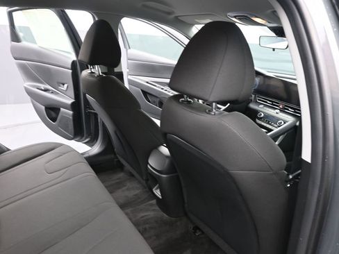 Certified 2024 Hyundai Elantra SEL image 31