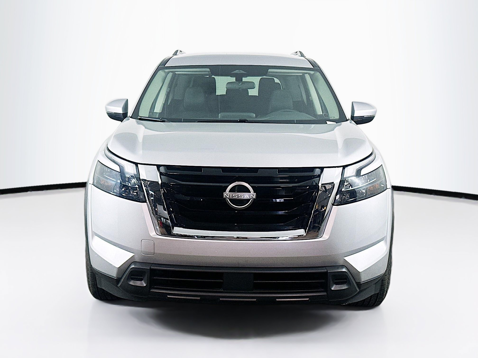 Used 2025 Nissan Pathfinder SV FWD image 2