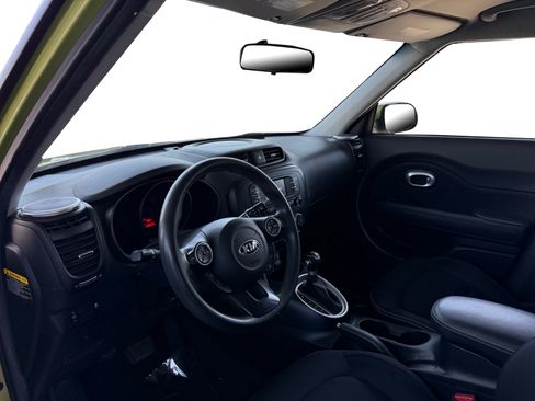 Used 2016 Kia Soul + FWD image 9