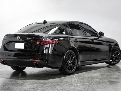 Used 2021 Alfa Romeo Giulia Sprint w/ Nero Edizione RWD image 12