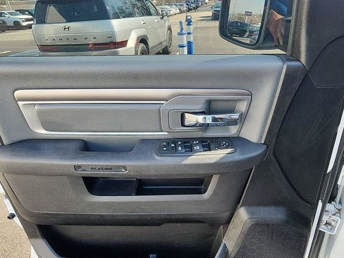 Used 2022 RAM 1500 Classic SLT image 18