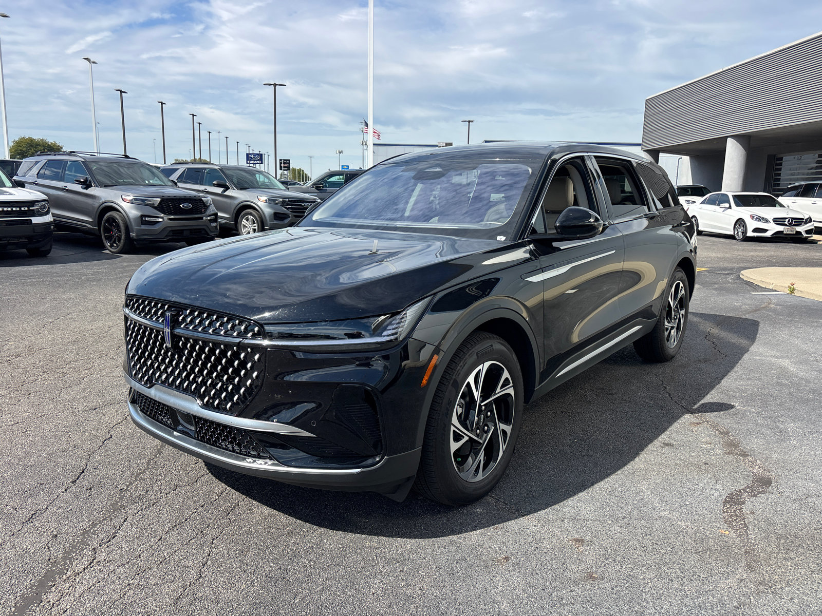 Certified 2025 Lincoln Nautilus Premier AWD/4WD image 3