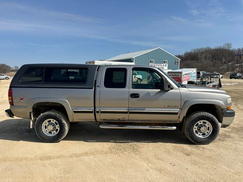 Used 2001 Chevrolet Silverado 2500 LS w/ Off-Road Skid Plate Pkg AWD/4WD image 5