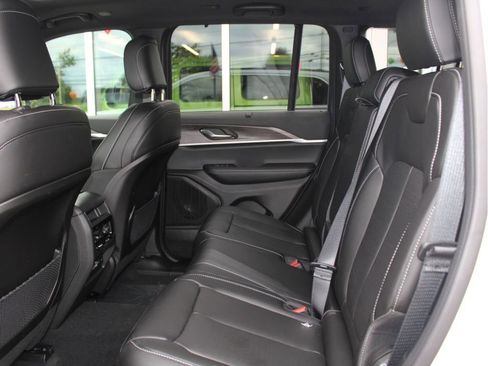 New 2025 Jeep Grand Cherokee Limited w/ Luxury Tech Group II image 23