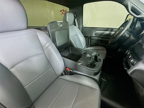 Used 2024 RAM 2500 Tradesman w/ Chrome Appearance Group image 14