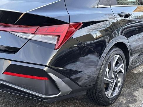 Used 2025 Hyundai Elantra SEL image 12