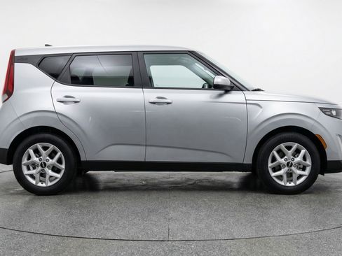 Used 2025 Kia Soul LX w/ LX Technology Package image 11