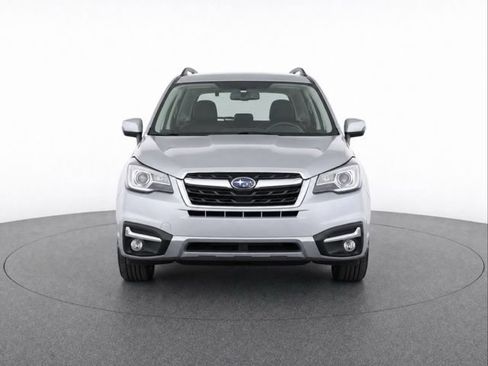 Used 2018 Subaru Forester 2.5i Touring AWD/4WD image 2