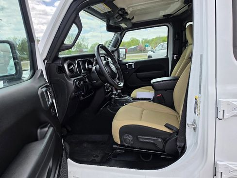Used 2023 Jeep Wrangler Unlimited w/ Cold Weather Group AWD/4WD image 4