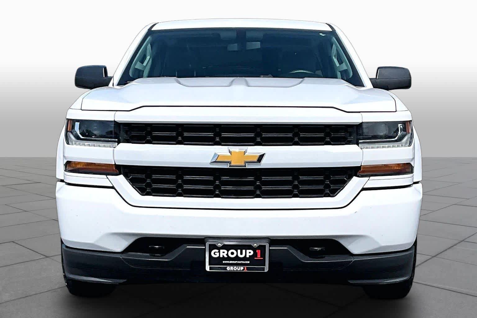 Used 2017 Chevrolet Silverado 1500 Custom w/ Custom Convenience Package RWD image 4