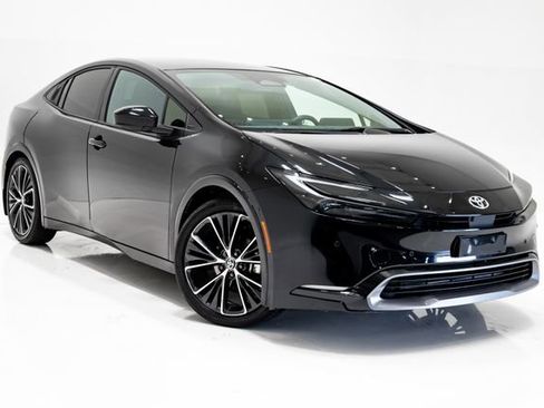 Used 2025 Toyota Prius Limited w/ Limited Premium Package FWD image 5