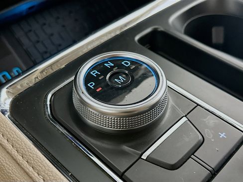 Used 2024 Ford Expedition Max XLT image 25