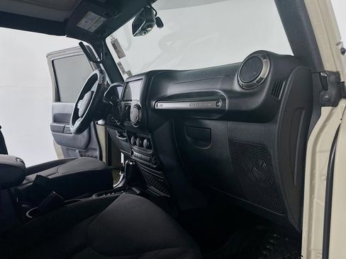 Used 2018 Jeep Wrangler Unlimited Sport image 43