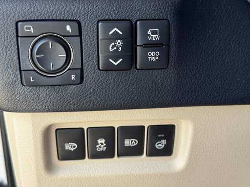 Used 2022 Lexus GX 460 Luxury w/ Accessory Package AWD/4WD image 32
