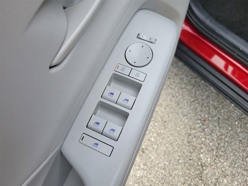 Used 2025 Hyundai Kona SEL image 13