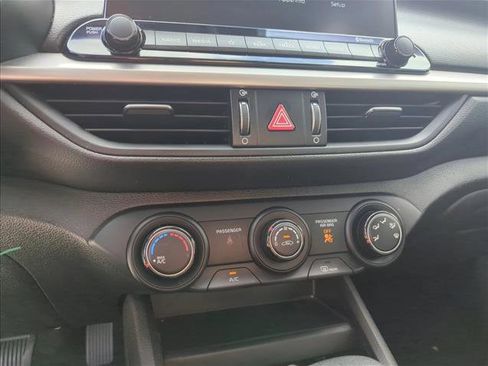 Used 2021 Kia Forte LXS FWD image 9
