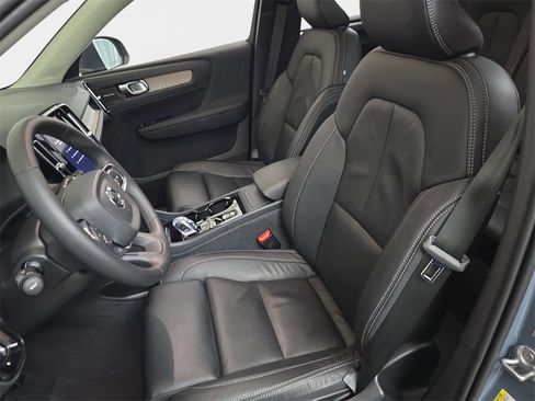 Used 2023 Volvo XC40 B5 Ultimate w/ Protection Package Premier image 18