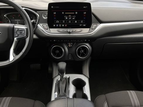 Used 2025 Chevrolet Blazer LT image 17