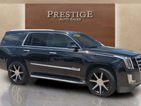 Used 2016 Cadillac Escalade Luxury AWD/4WD image 32