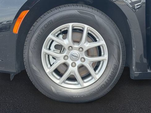 Used 2025 Chrysler Pacifica Select FWD image 32