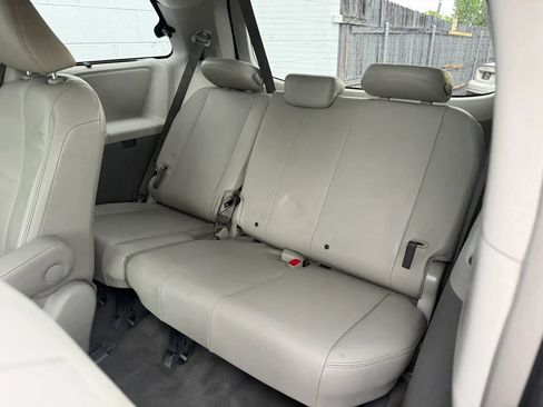 Used 2014 Toyota Sienna XLE AWD/4WD image 21