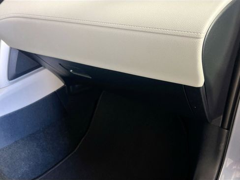 Used 2023 Toyota Corolla Cross L image 34