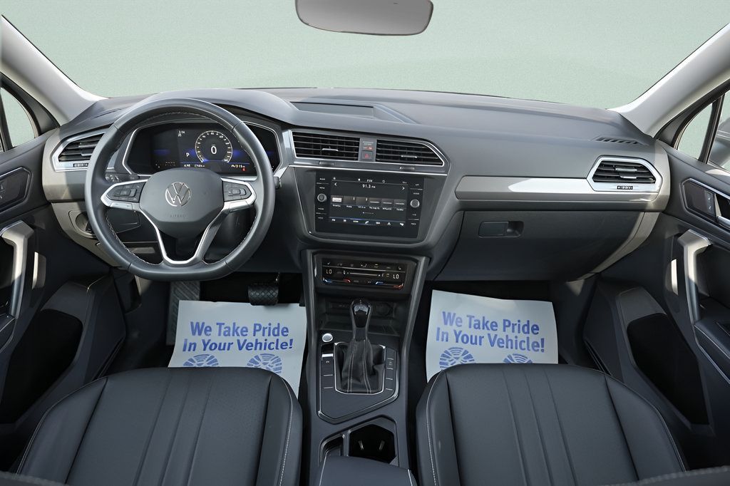 Used 2023 Volkswagen Tiguan SE w/ Panoramic Sunroof Package FWD image 17