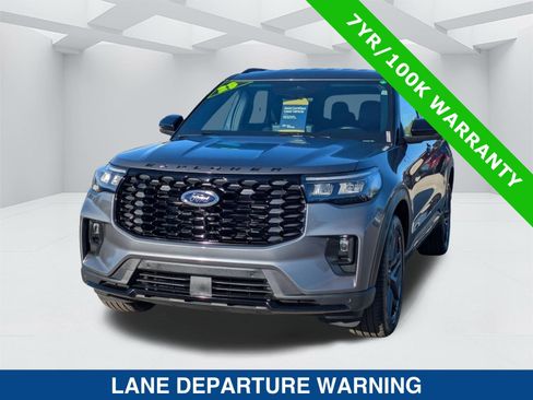 Certified 2025 Ford Explorer ST-Line w/ ST-Line Street Pack image 7