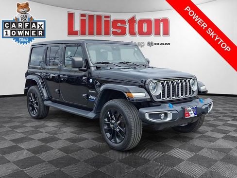 Used 2024 Jeep Wrangler Unlimited Sahara w/ Technology Group AWD/4WD image 3