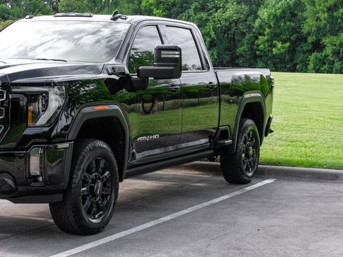 Used 2024 GMC Sierra 2500 AT4 w/ AT4 Premium Plus Package AWD/4WD image 9