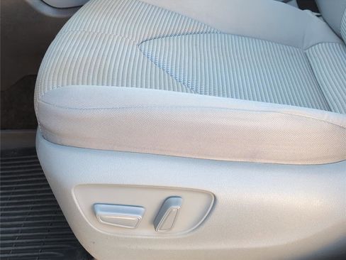 Used 2023 Toyota Highlander L image 10