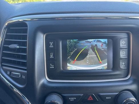 Used 2017 Jeep Grand Cherokee Laredo w/ Quick Order Package 23E image 12