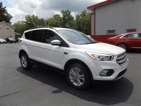 Used 2018 Ford Escape SE FWD image 4