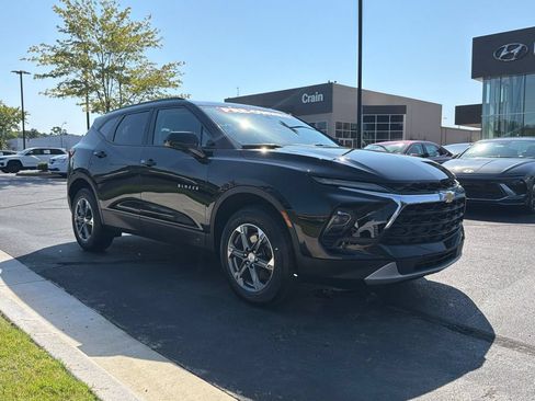 Used 2024 Chevrolet Blazer LT w/ Convenience Package FWD image 2