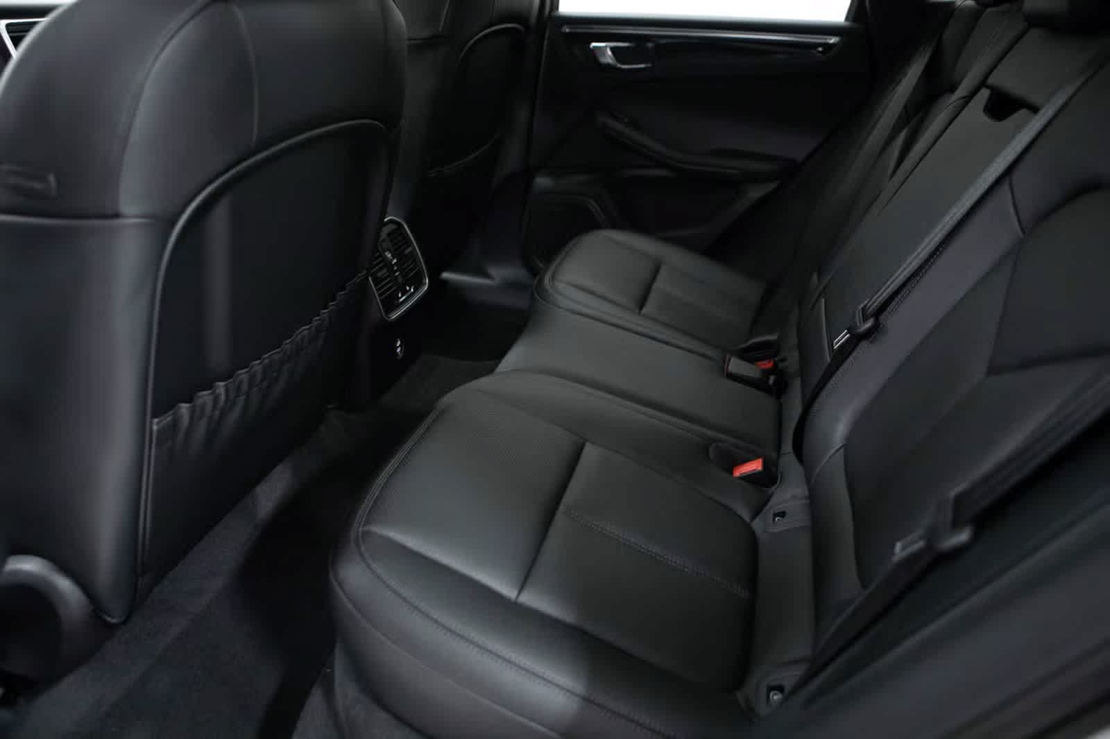 Certified 2026 Porsche Macan AWD/4WD image 34