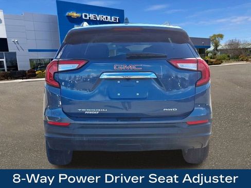 Used 2024 GMC Terrain SLE w/ Driver Convenience Package image 7