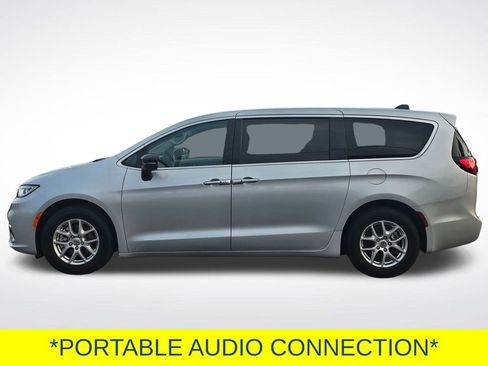 Used 2024 Chrysler Pacifica Touring-L image 23